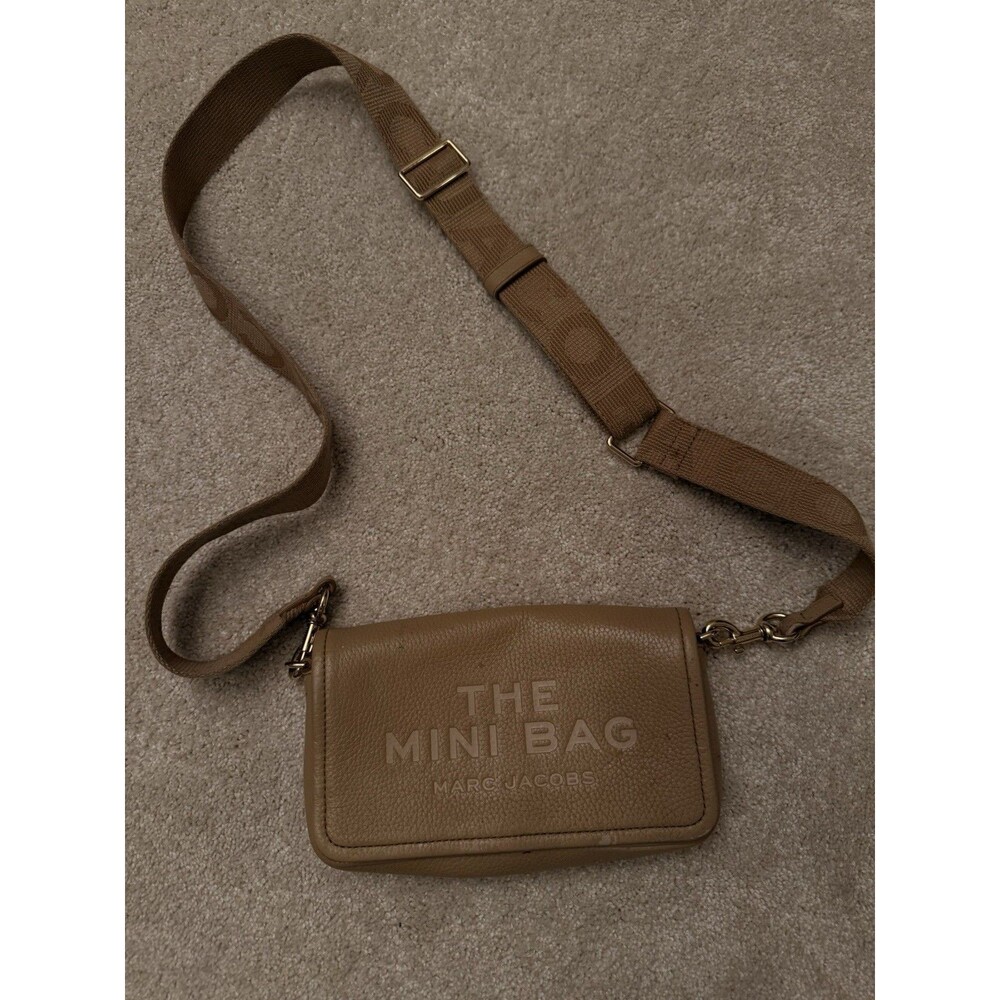 Marc Jacobs Mini Beige Pebbled Logo Crossbody Magnetic, Detachable Strap